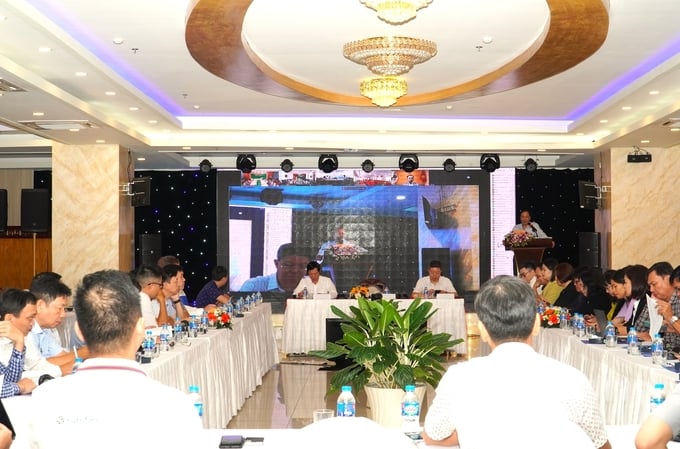 Roundtable discussion on 'Connecting information on demand, consumer trends, and market regulations for agricultural products in the East Asian region' was held on November 10 in Can Tho city. Photo: Kim Anh.