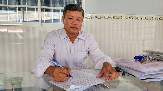 Ông Nguyễn Văn Khánh, Giám đốc HTX Tôm - cua - lúa Thạnh An phấn khởi cho biết, nhờ chuyển hướng canh tác mô hình tôm – lúa, đời sống bà con xã viên đã trở nên khấm khá. Ảnh: Kim Anh.