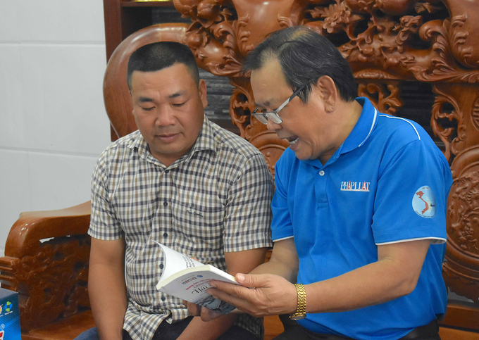 Tuyên truyền cho ngư dân, chung tay tháo gỡ 'thẻ vàng' IUU. Ảnh: Minh Đảm.