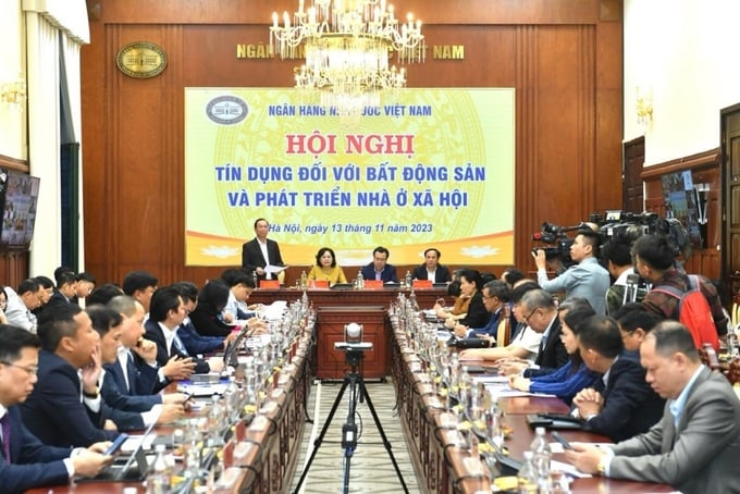 399810702-861132068752503-4451-8302-3923-1699856993-093459_43.jpg Toàn cảnh Hội nghị trực tuyến về việc triển khai công điện của Thủ tướng để gỡ khó cho thị trường bất động sản, sáng 13/11.