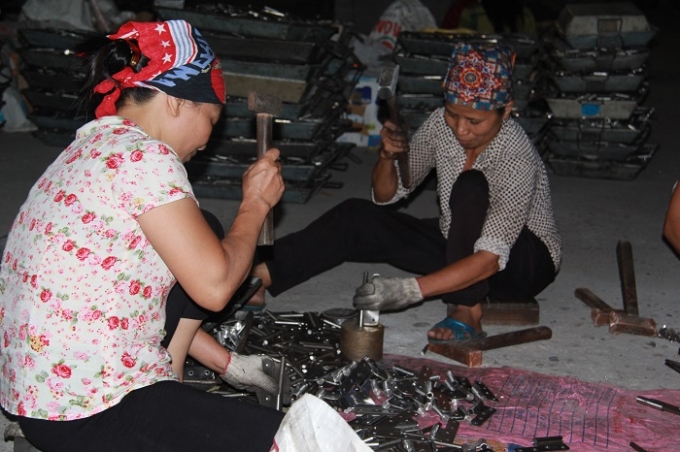 1ec3cfaf9435953e660db9c016fa36e0-100421_306.jpg Làng nghề Phùng Xá thời còn làm kiểu thủ công. Ảnh: Tư liệu.