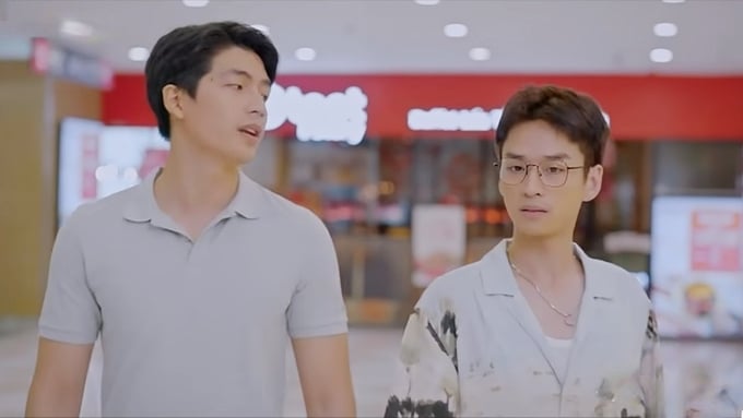 phim-chung-ta-cua-8-nam-sau-tap-7-vtv3-1-183033_268.jpg Tùng e ngại ông Quảng sẽ không đồng ý chuyện tình cảm với Dương. Ảnh CMH