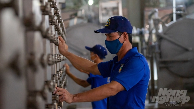 Công ty Định Khuê thay đổi toàn bộ hệ thống máy móc sang công nghệ của Đức, Thụy Điển và chuẩn hóa sản phẩm theo tiêu chuẩn quốc tế. Ảnh: Trần Trung.