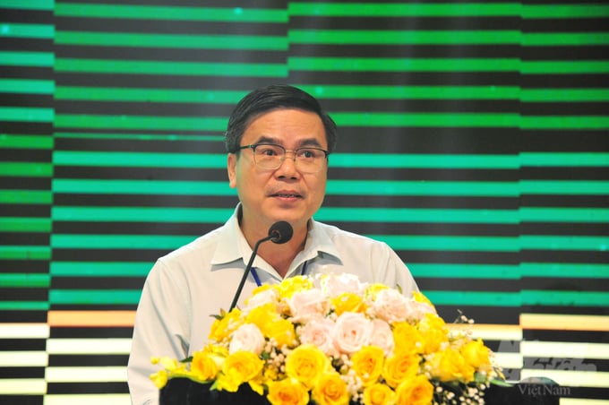 anh-2-105314_229-105315.jpg Ông Nguyễn Thành Nhân, Giám đốc Kinh doanh Công ty TNHH Hóa Nông Lúa Vàng chia sẻ tại sự kiện ra mắt sản phẩm mới. Ảnh: Lê Hoàng Vũ.