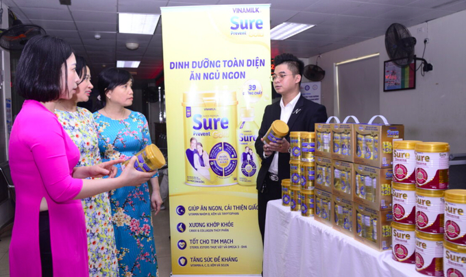 Các điều dưỡng, nhân viên y tế khu vực phía Bắc tìm hiểu về các giải pháp dinh dưỡng từ Vinamilk.
