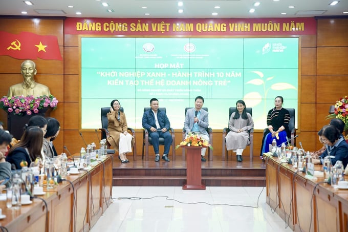 z4938626241372_e299028f85dc481c6c776521894773b7-144910_215.jpg Tọa đàm - Họp mặt với chủ đề 'Khởi nghiệp xanh - Hành trình 10 năm kiến tạo thế hệ doanh nông trẻ' ngày 3/12.