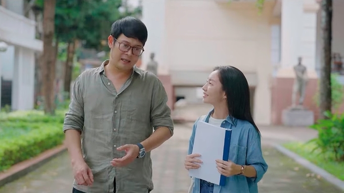 phim-chung-ta-cua-8-nam-sau-tap-14-vtv3-1-185219_863.jpg Dương vui mừng khi thầy giáo tận tình chỉ bảo. Ảnh CMH