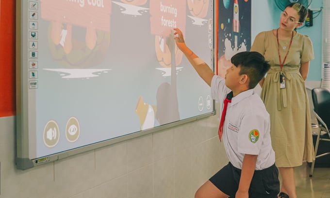 z4944399346484_a8f133b3d8ddce7406d5853ee415243b-113417_912.jpg Bài giảng số iDIGI giúp kích thích hứng thú học tập của học sinh thông qua hình ảnh sống động.