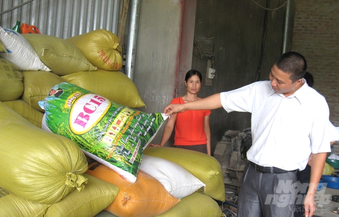 Hiện nay, trên địa bàn tỉnh Tuyên Quang có khoảng 600 cơ sở được kinh doanh thuốc bảo vệ thực vật, phân bón, giống vật tư nông lâm nghiệp. Ảnh: Đào Thanh.