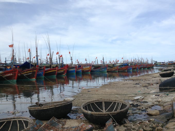 Thời gian qua, lực lượng kiểm ngư đã tăng cường tuần tra, kiểm tra, kiểm soát tại các ngư trường trọng điểm, vùng biển giáp ranh, chồng lấn, tập trung ngăn chặn, xử lý các vi phạm, góp phần quan trọng trong chống khai thác IUU. Ảnh: Hồng Thắm.