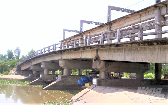 Phần lớn công trình thủy lợi trên địa bàn huyện Kiên Lương trước đây được đầu tư phục vụ cho nông nghiệp, giờ phục vụ cho cả nuôi tôm nên khó đáp ứng được yêu cầu. Ảnh: Trung Chánh.