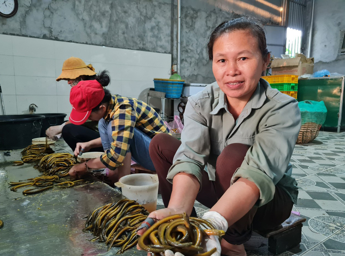 z4952799144917_a9edcb5d023e0f726c4939640df1102c-001031_616.jpg Các cơ sở chế biến góp phần giải quyết công ăn việc làm cho lao động địa phương. Ảnh: Việt Khánh.