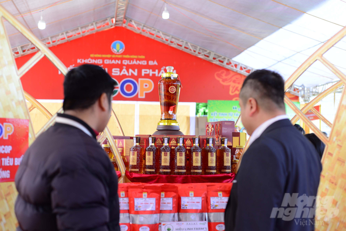 dua-san-pham-ocop-len-nen-tang-thuong-mai-dien-tu-153625_478-153626.jpg Tỉnh Lâm Đồng tiếp tục phát triển Chương trình OCOP, trong đó ưu tiên phát triển sản phẩm OCOP gắn với thương hiệu sản phẩm, phát triển dịch vụ du lịch nông thôn. Ảnh: Minh Hậu.