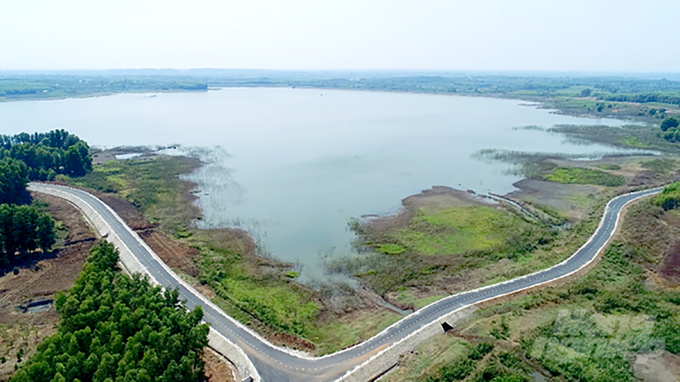 ho-thuy-loi-cau-moi-hcam-my-062233_602-062233.jpg Cần phải làm sạch các hồ chứa nước để vừa phục vụ tưới tiêu vừa phục vụ sinh hoạt, làm nguồn nước sạch,… Ảnh: Minh Sáng.