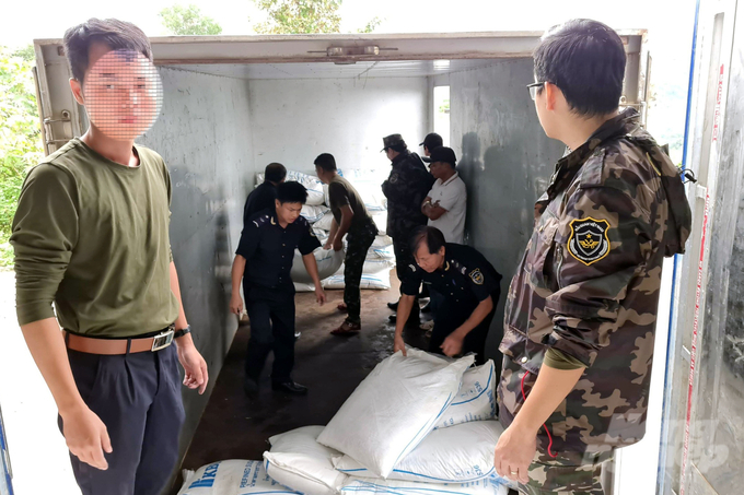 Việc phát hiện, bắt giữ các đối tượng buôn lậu gặp rất nhiều khó khăn. Ảnh: VD.