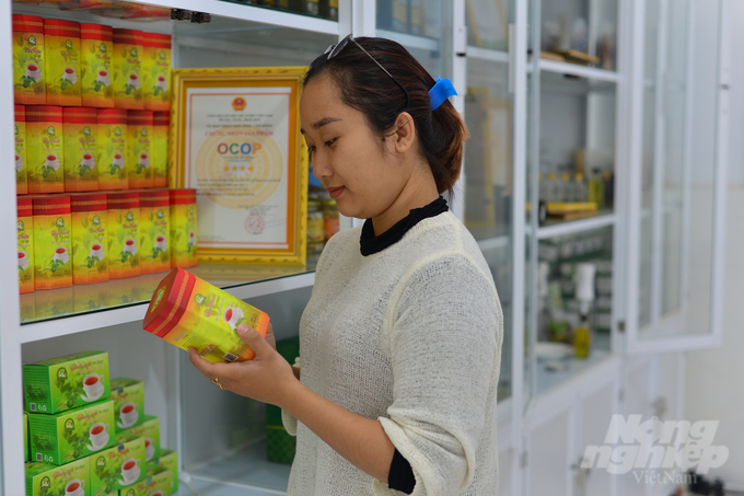phat-trien-san-pham-ocop-tu-nganh-nghe-truyen-thong-074132_991-074134.jpg Huyện Lâm Hà hiện có 26 sản phẩm của 18 chủ thể được công nhận sản phẩm OCOP. Trong đó có 17 sản phẩm OCOP 4 sao, 9 sản phẩm OCOP 3 sao. Ảnh: Minh Hậu.