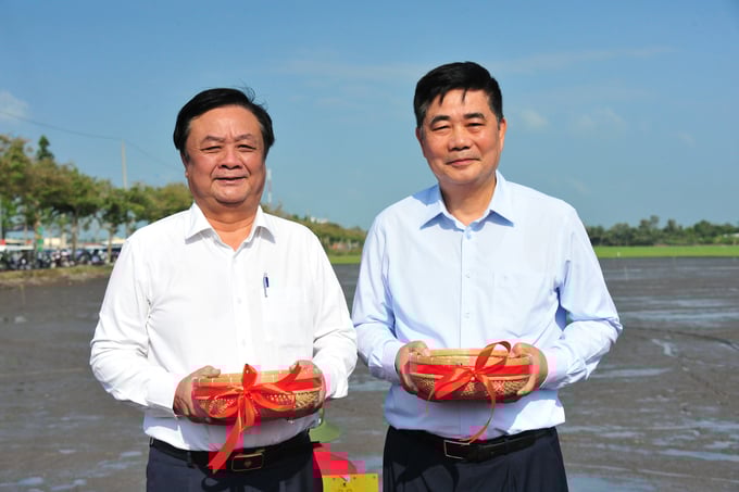 anh-9-131047_3.jpg Ngoài ra, đề án hướng tới mục tiêu quan trọng nhất là tạo ra sinh kế và định hướng phát triển bền vững cho người nông dân trồng lúa – là chủ thể, nhân tố quyết định thành công của sự nghiệp phát triển nông nghiệp, nông thôn.