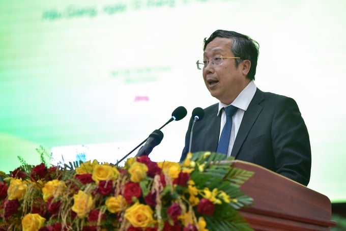 f97c1f63-dce2-4f3a-b105-4658827a09dc-180515_456.jpeg Thứ trưởng Bộ NN-PTNT Hoàng Trung.
