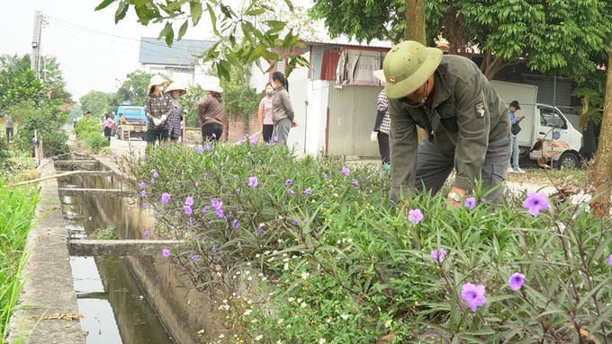 hoi-nong-dan-huyen-luong-tai-ra-quan-nao-vet-kenh-muong-noi-dong-120801_480.jpg Nhân dân thôn Trình Xá, xã Trừng Xá, tỉnh Bắc Ninh nạo vét kênh mương phục vụ sản xuất vụ đông xuân 2023 – 2024. Ảnh: Hùng Khang.