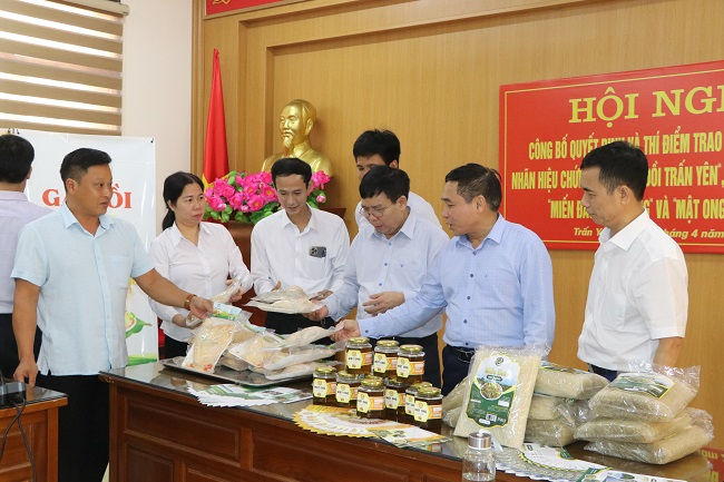 Việc được cấp chứng nhận nhãn hiệu tập thể như khẳng định chủ quyền, chỗ đứng riêng cho sản phẩm. Ảnh: Thanh Tiến.