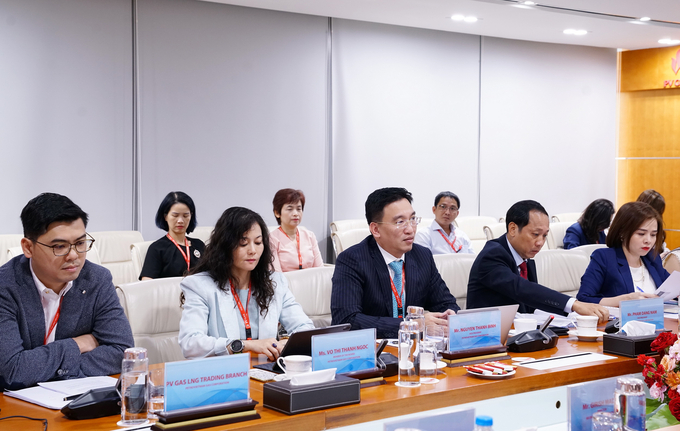 h1-buoi-lam-viec-voi-fitch-ratings-204709_120.jpg Đại diện lãnh đạo PV GAS tại buổi làm việc lần đầu với Fitch Ratings.