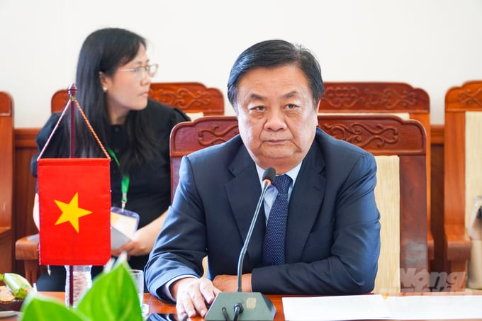 viet-nam-campuchia-cung-phoi-hop-kiem-soat-tot-dich-benh-tai-bien-gioi-082731_106-082731.jpg Bộ trưởng Bộ NN-PTNT Lê Minh Hoan mong muốn, sự hợp tác trong lĩnh vực nông nghiệp giữa Việt Nam – Campuchia sẽ được nâng tầm. Ảnh: Kim Anh.
