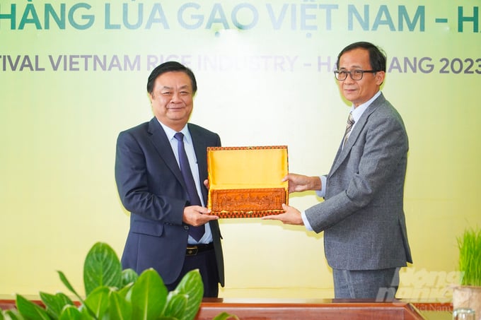viet-nam-campuchia-cung-phoi-hop-kiem-soat-tot-dich-benh-tai-bien-gioi-082754_597-082754.jpg Việt Nam và Campuchia là hai nước láng giềng gần gũi, có quan hệ truyền thống gắn bó lâu đời. Ảnh: Kim Anh.