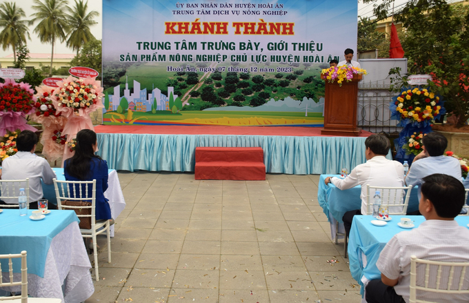 2-230859_33.jpg Lễ khánh thành Trung tâm Trưng bày, giới thiệu sản phẩm nông nghiệp chủ lực huyện Hoài Ân. Ảnh: V.Đ.T.