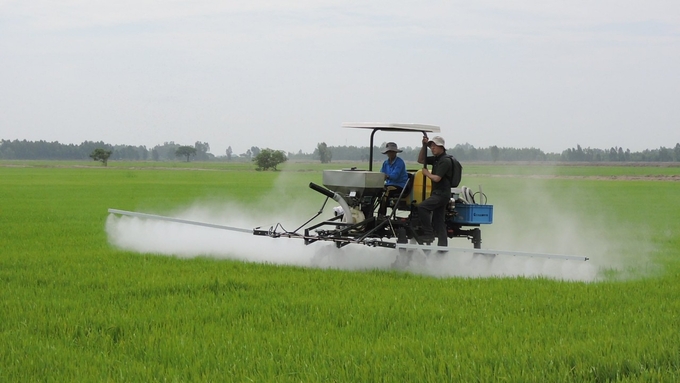z4843979761823_2166e633379340930f27978c30884722-102336_107.jpg Các HTX chủ động ứng dụng cơ giới hóa vào sản xuất. Ảnh: Trần Trung.