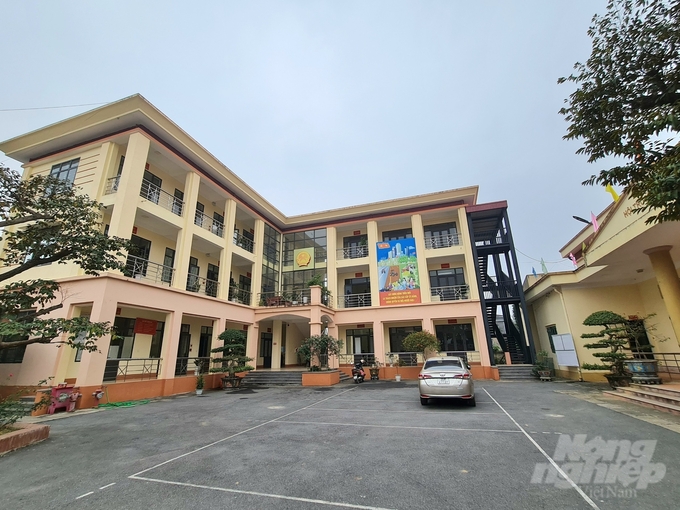 z5053903263112_c508c01012bb2e76aa1f9409cbe384a0-094724_76-094725.jpg Với việc quyết bán rừng thông mà không thông qua đấu giá của vị Chủ tịch UBND xã Kha Sơn, thiết nghĩ chính quyền huyện Phú Bình, tỉnh Thái Nguyên cần có giải pháp xử lý nghiêm theo quy định. Ảnh: Đào Thanh.