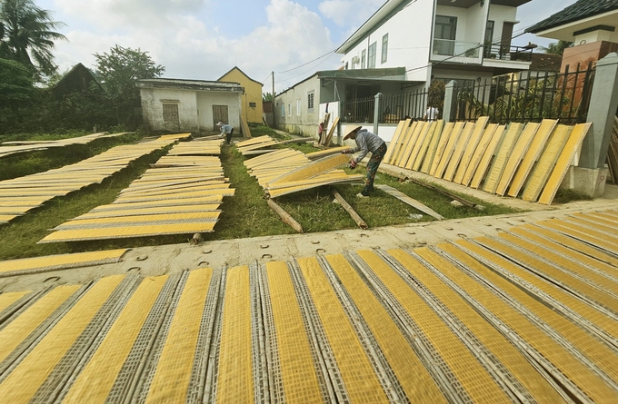 Sản phảm của HTX bánh tráng Tân An chuẩn bị cho dịp tết. Ảnh: T. Đức.