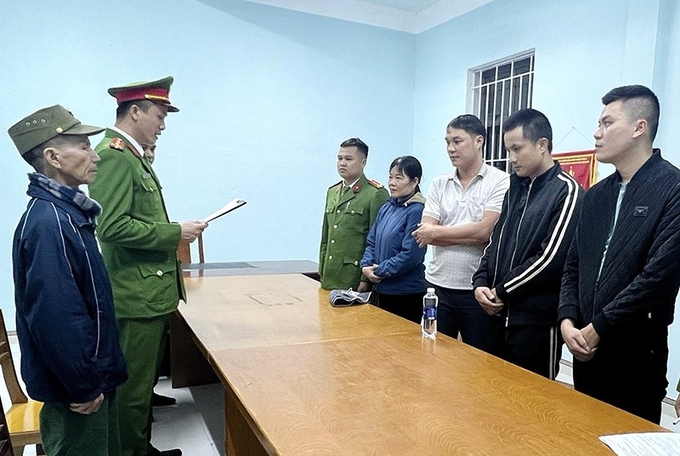Các đối tượng bị khởi tố về hành vi đánh bạc. Ảnh: Công an Quảng Trạch