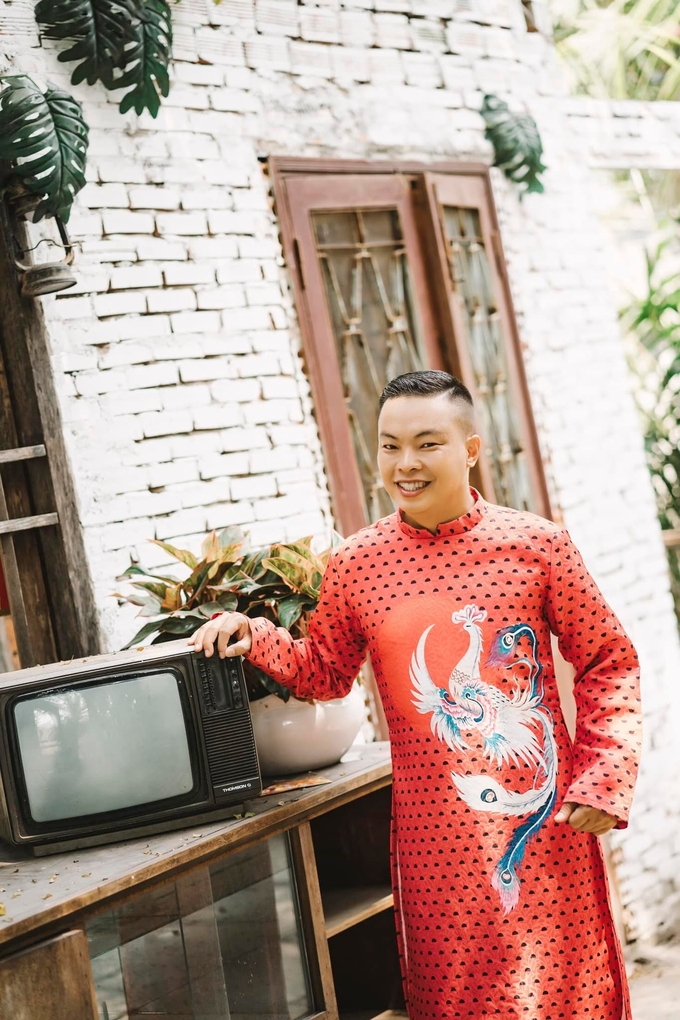 1-tien-si-144659_304.jpg Đạo diễn Phạm Ngọc Hiền có học vị tiến sĩ nghệ thuật học.