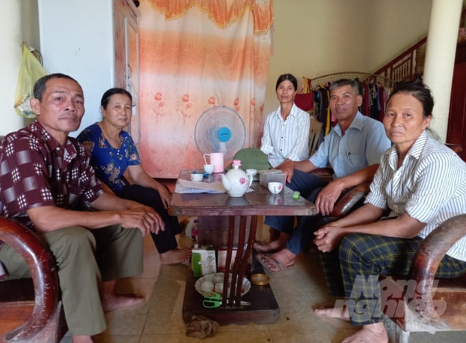 ket-luan-xong-roi-de-chim-xuong-114414_253.jpeg Nhiều hộ dân tại thị trấn Quý Lộc bức xúc vì vụ việc bán đất trái thẩm quyền tại thị trấn Quý Lộc chưa được xử lý triệt để. Ảnh: Xuân Quang.