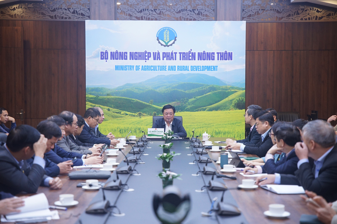 z5079860704519_a1c9dd46ef30b4b77d2c5347570aa65d-163606_142.jpg Bộ trưởng Lê Minh Hoan tại buổi làm việc với chuyên gia về công nghệ viễn thám phục vụ nông nghiệp, nông thôn sáng 17/1. Ảnh: Linh Linh.