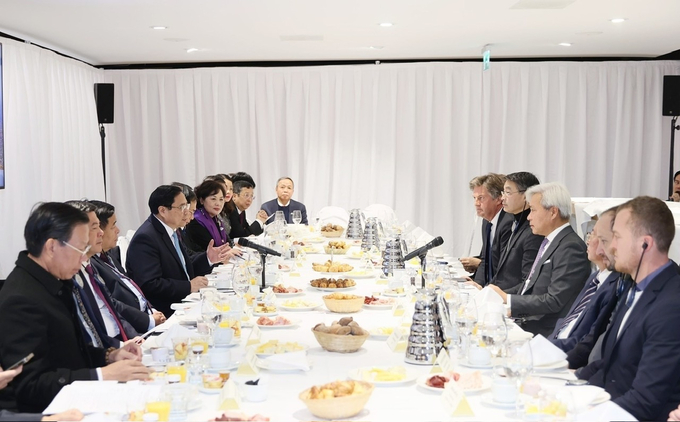 Deputy Minister Hoang Trung joined Prime Minister Pham Minh’s delegation to attend the World Economic Forum (WEF). Photo: ICD.