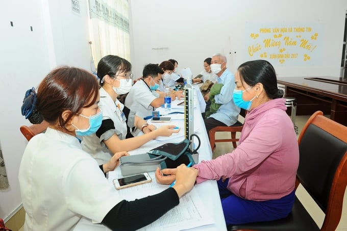 z5083141097695_22426837143907782ce32a7ae9eb8905-173434_196.jpg Hơn 600 người dân đã được thăm khám, tầm soát các bệnh lý về phổi. Ảnh: BVH.