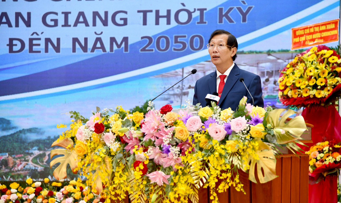 z5086325285869_0ee348c968c37cfb9d14a17264f62328-142946_620.jpg Phó Chủ tịch thường trực UBND tỉnh An Giang Nguyễn Văn Phước cho biết: Quy hoạch đề ra mục tiêu đến năm 2030, An Giang là tỉnh phát triển khá trong vùng ĐBSCL, có kinh tế phát triển năng động, hài hòa và bền vững. Ảnh: Lê Hoàng Vũ.