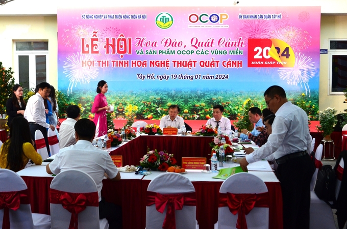 dsc_6728-103746_508.jpg Ban giám khảo. Ảnh: Dương Đình Tường.