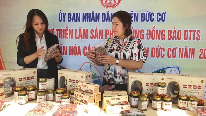 z5102034597734_bc2ca8c3dbe4593929d8a4a9c859d0f6-175755_955.jpg Các sản phẩm nông sản đặc trưng của huyện Đức Cơ được đánh giá cao. Ảnh: Tuấn Anh.