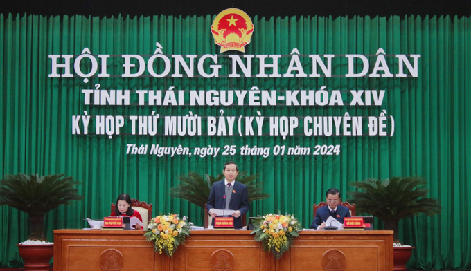 Kỳ họp thứ 17 (kỳ họp chuyên đề) HĐND tỉnh Thái Nguyên khóa XIV nhiệm kỳ 2021 - 2026 lấy ý kiến đại biểu nhằm thông qua 9 nghị quyết quan trọng liên quan tới nhiều ngành và lĩnh vực. Ảnh: Hoàng Anh.