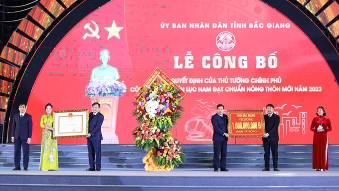20240128214246-dt1-095517_671.jpg Lễ công bố Quyết định công nhận huyện Lục Nam đạt chuẩn nông thôn mới năm 2023.