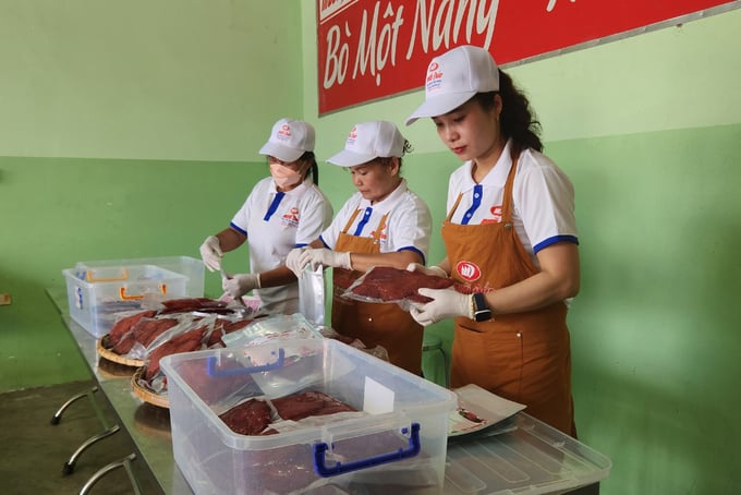Bò 1 nắng trở thành đặc sản trứ danh của vùng đất 'chảo lửa' Krông Pa. Ảnh: Tuấn Anh.