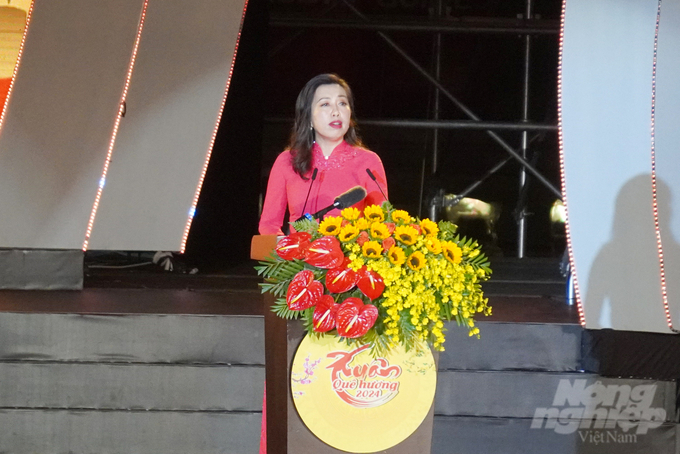 1-kieu-bao-224159_137-224200.jpg Thứ trưởng Bộ Ngoại giao Lê Thị Thu Hằng phát biểu tại chương trình nghệ thuật 'Xuân Quê hương 2024'. Ảnh: Nguyễn Thủy.
