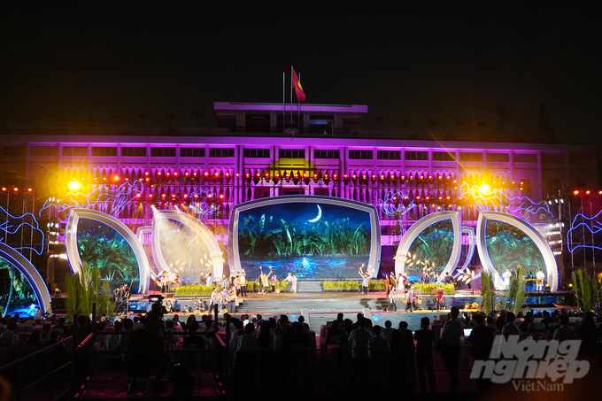 5-kieu-bao-224210_502-224212.jpg Chương trình nghệ thuật 'Xuân Quê hương 2024' được tổ chức tại khuôn viên Dinh Độc lập. Ảnh: Nguyễn Thủy.