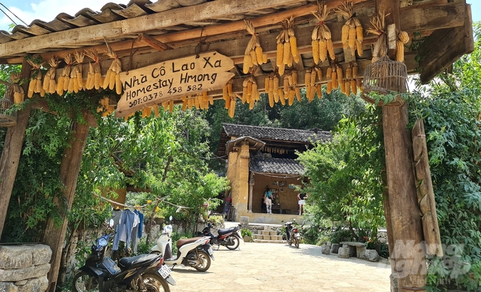 20230519_113749-085500_503-085501.jpg Chiếc cổng gỗ của gia đình ông Vàng Chứ Chơ. Ảnh: Đào Thanh.