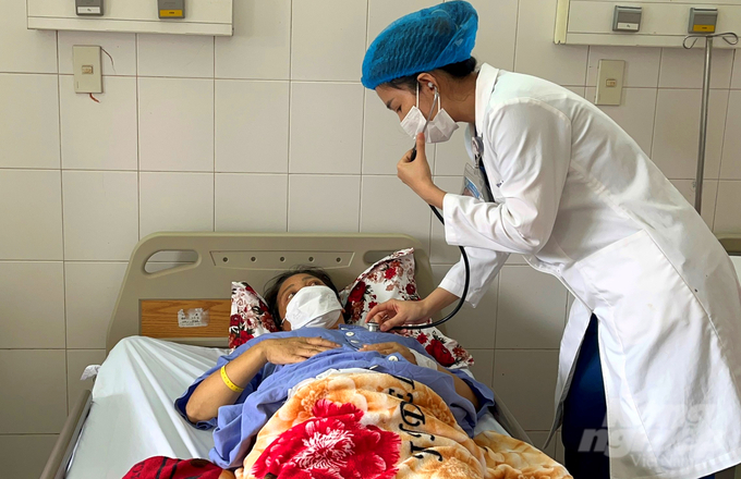 benh-nhan-tinh-tiep-xuc-tot-niem-hong-100926_202-100927.jpg Sau khi được bác sĩ can thiệp thành công, bệnh nhân tỉnh, tiếp xúc tốt, niêm hồng. Ảnh: Lê Hoàng Vũ.