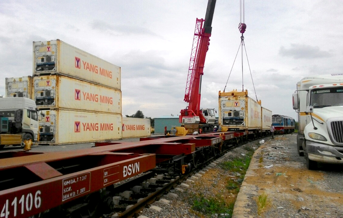 container-ds-161351_513.jpg Thủ tướng yêu cầu tăng lượng nông, lâm, thủy sản xuất khẩu sang Trung Quốc qua đường sắt.