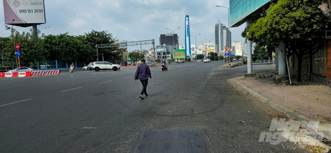 1-182957_593-182957.jpg Đường Điện Biên Phủ, Q.1. Ảnh: Hồng Thủy.