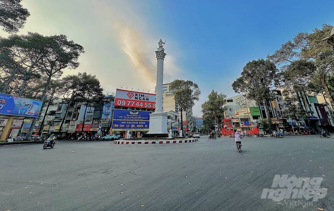chieu-30-tet-duong-pho-rong-thenh-thang-183913_808-183914.jpeg Khu vực ngã 6 Nguyễn Tri Phương, Q. 10. Ảnh: Hồng Thủy.